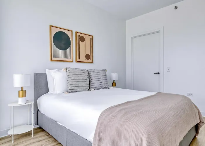 W Loop 2br W Gym Pool In Heart Of Greektown Chi-534 * Chicago